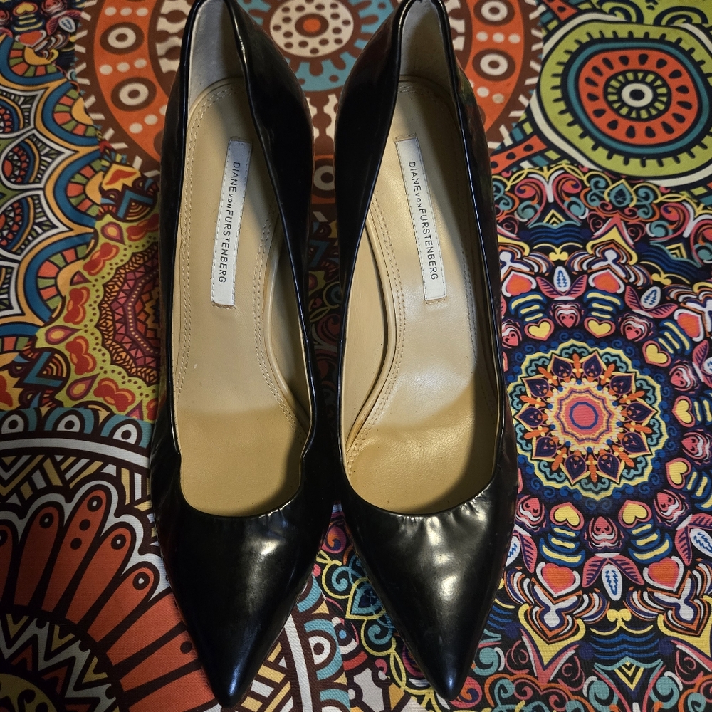 Diane Von Furstenberg Glossy Black Heels Size 8